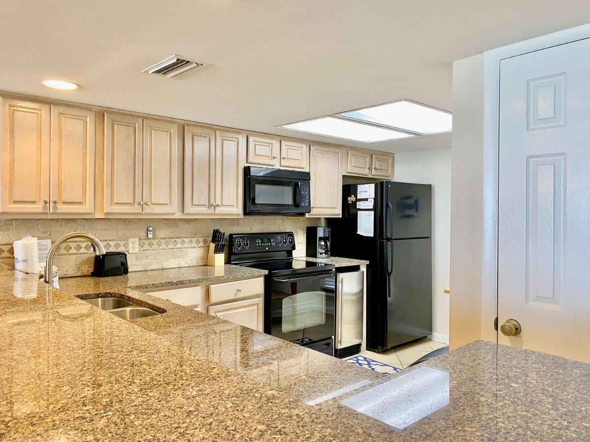 Wind Drift 102s: Beachfront With Pools And Tennis Holiday home